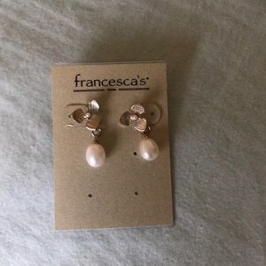 Flower pearl drop earrings
